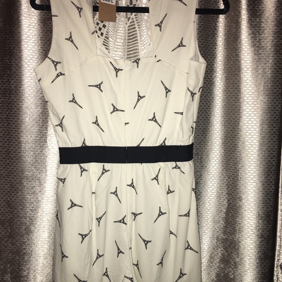 Lace romper - Picture 2 of 2